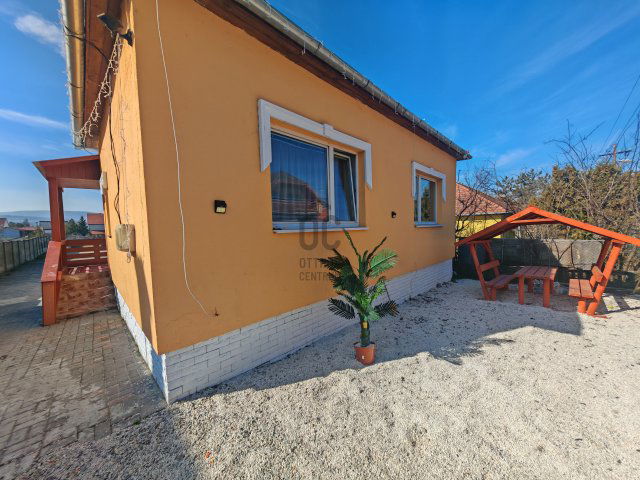 Eladó családi ház, Esztergomban 49.9 M Ft, 4 szobás