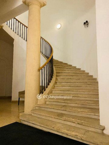 Kiadó téglalakás, albérlet, Budapesten, V. kerületben, 4 szobás
