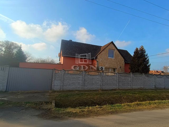Eladó családi ház, Hajdúhadházon 49.9 M Ft, 4+1 szobás