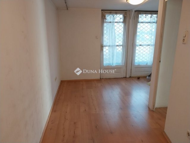 Eladó üzlethelyiség, Budapesten, III. kerületben 51 M Ft