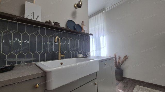 Eladó téglalakás, Győrött 99 M Ft, 4+1 szobás