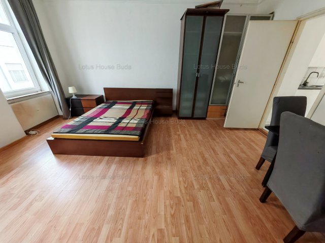 Eladó téglalakás, Budapesten, II. kerületben, Fény utcában