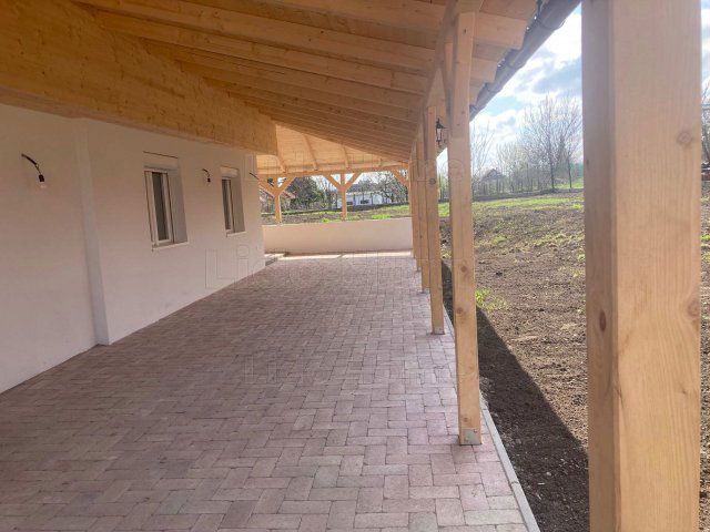 Eladó családi ház, Ságváron 54.9 M Ft, 3 szobás