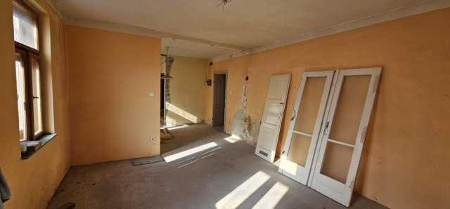 Eladó téglalakás, Pécsett 39 M Ft, 5 szobás