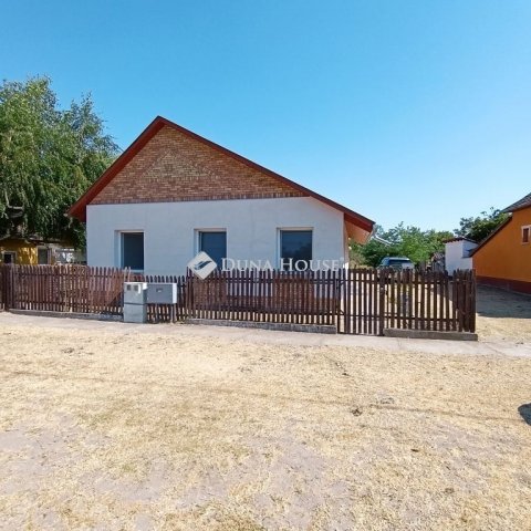 Eladó családi ház, Forráskúton 79.9 M Ft, 5 szobás