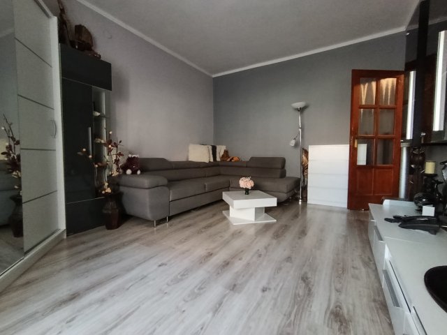 Eladó téglalakás, Várpalotán 29 M Ft, 1 szobás