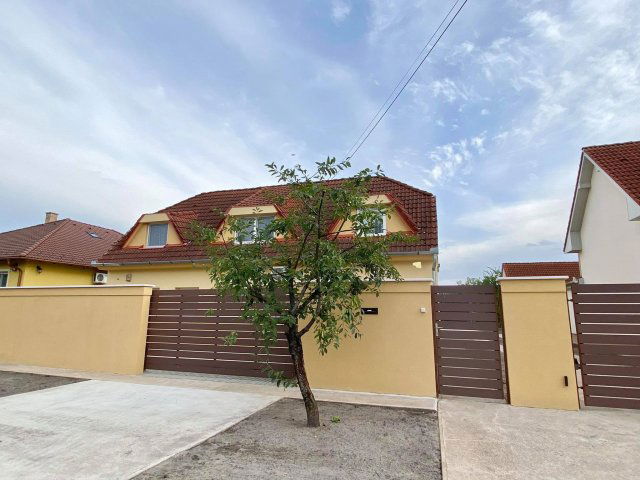 Kiadó családi ház, albérlet, Debrecenben, Aranyeső utcában