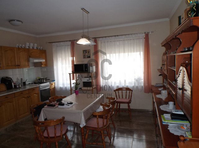 Eladó családi ház, Pápán 59 M Ft, 3 szobás