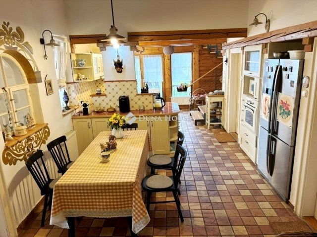 Eladó családi ház, Budapesten, III. kerületben 194.31 M Ft