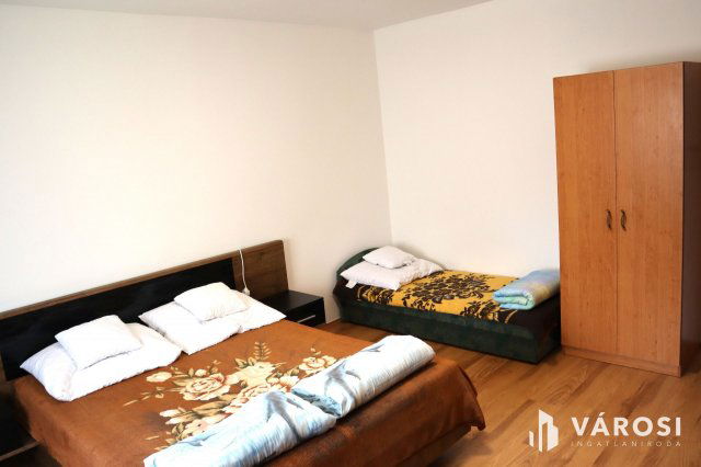 Kiadó családi ház, albérlet, Siófokon 500 E Ft / hó, 14 szobás