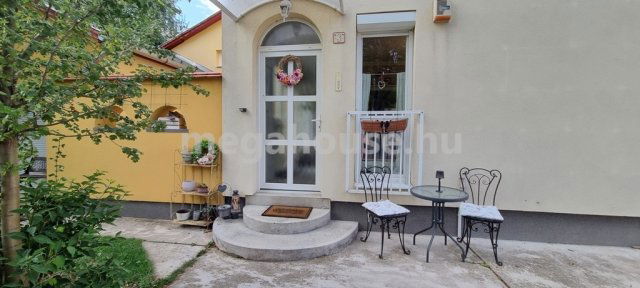 Eladó családi ház, Budaörsön 299 M Ft, 7+1 szobás