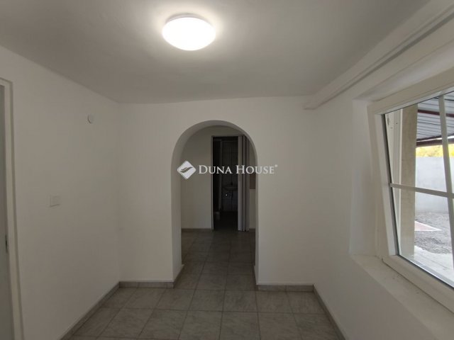 Eladó családi ház, Szolnokon 16.9 M Ft, 2 szobás