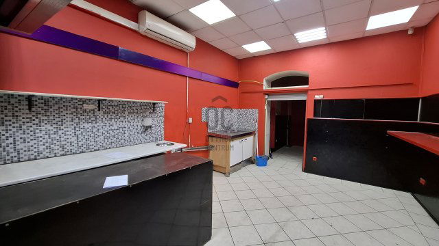 Kiadó üzlethelyiség, Budapesten, III. kerületben 240 E Ft / hó