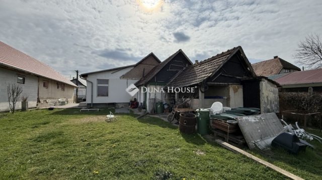 Eladó családi ház, Zsámbokon 54 M Ft, 4 szobás