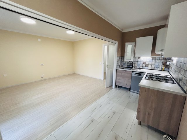 Eladó téglalakás, Keszthelyen 56 M Ft, 1+2 szobás