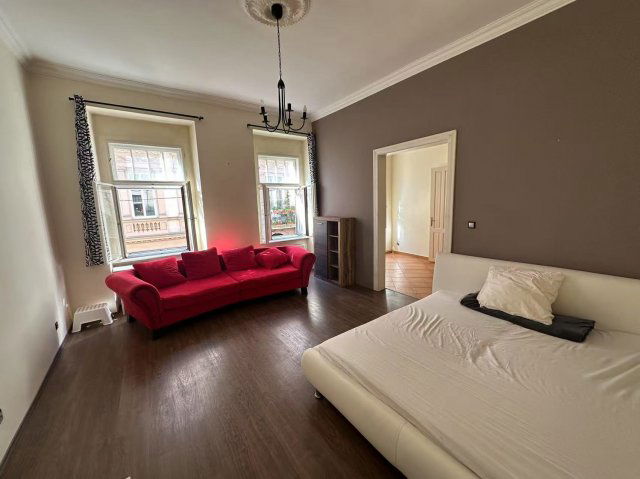 Eladó téglalakás, Budapesten, VI. kerületben, Zichy Jenő utcában