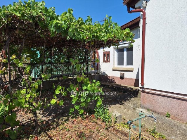Eladó nyaraló, Alsóörsön 54.9 M Ft, 2+1 szobás