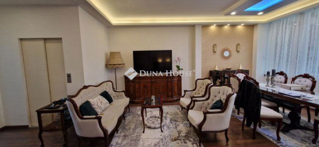 Eladó ikerház, Nyíregyházán 150 M Ft, 8 szobás