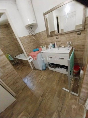 Eladó családi ház, Velencén 79.9 M Ft, 2 szobás