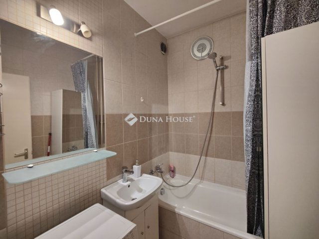 Eladó téglalakás, Budapesten, VIII. kerületben 84.4 M Ft