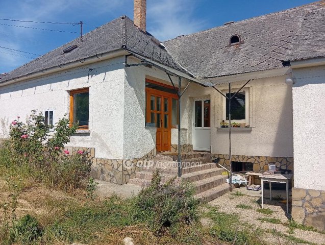 Eladó családi ház, Bakonynánán 45 M Ft, 2 szobás
