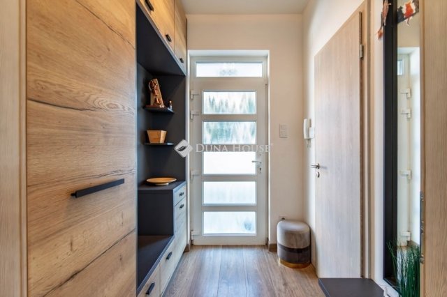 Eladó ikerház, Budapesten, XVIII. kerületben 164.5 M Ft, 5 szobás