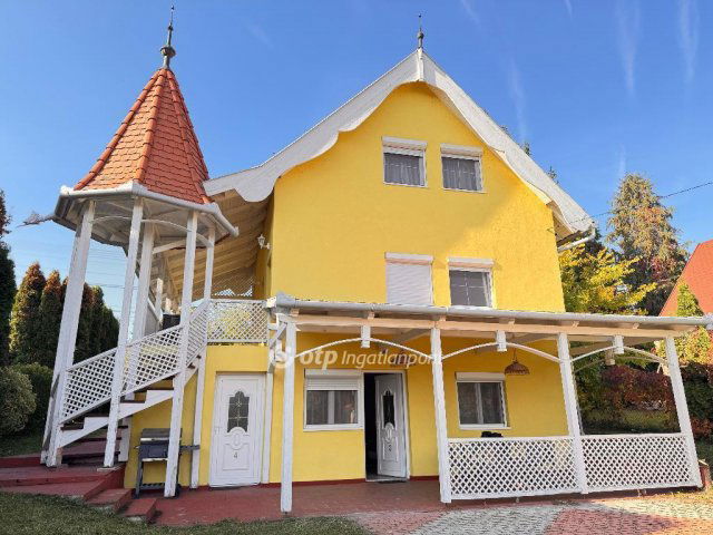 Eladó családi ház, Fonyódon 89.9 M Ft, 7 szobás
