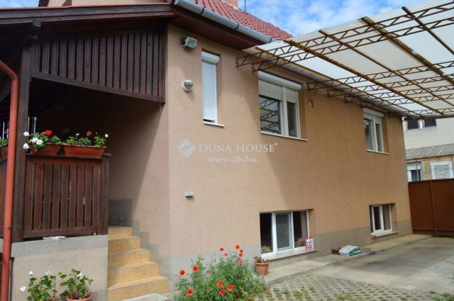 Eladó családi ház, Debrecenben 89 M Ft, 3 szobás