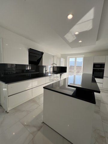 Eladó családi ház, Budapesten, III. kerületben 250 M Ft