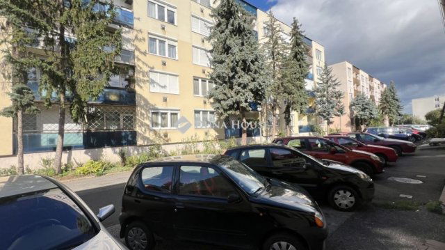 Eladó téglalakás, Egerben 45 M Ft, 3 szobás