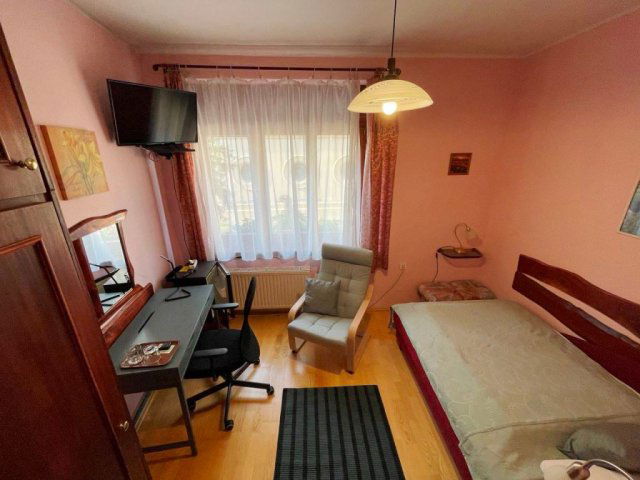 Kiadó téglalakás, albérlet, Pécsett 140 E Ft / hó, 1 szobás