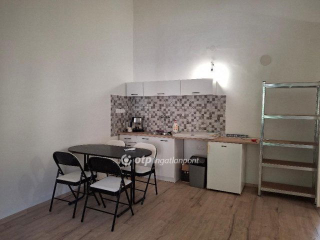 Eladó téglalakás, Gyulán 26.8 M Ft, 1 szobás