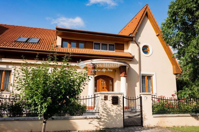 Eladó családi ház, Kecskeméten 275 M Ft, 6 szobás