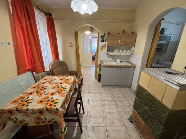 Eladó családi ház, Csákváron 40 M Ft, 3 szobás