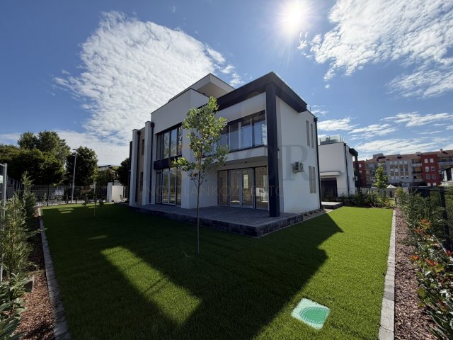 Eladó családi ház, Budapesten, XVIII. kerületben 314.9 M Ft
