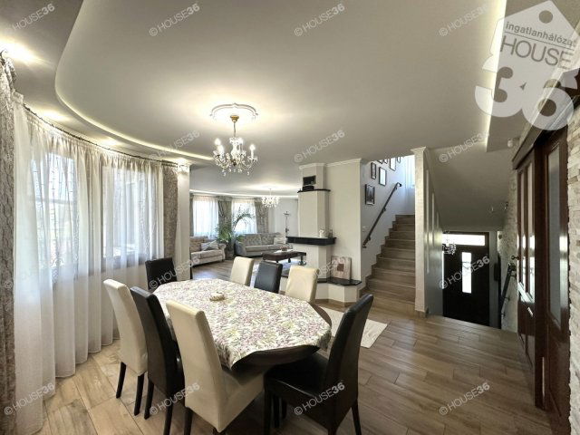 Eladó családi ház, Kecskeméten 224.9 M Ft, 7 szobás