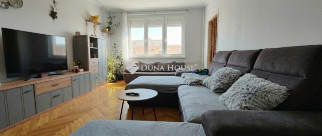 Eladó panellakás, Budapesten, XV. kerületben 69.9 M Ft, 3 szobás