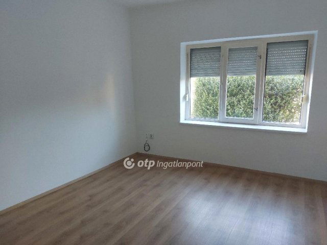 Eladó családi ház, Szabadszálláson 26.8 M Ft, 1+2 szobás