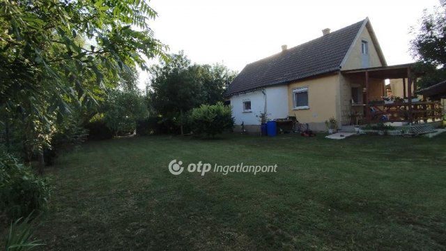 Eladó családi ház, Alattyánban 26.6 M Ft, 1+1 szobás