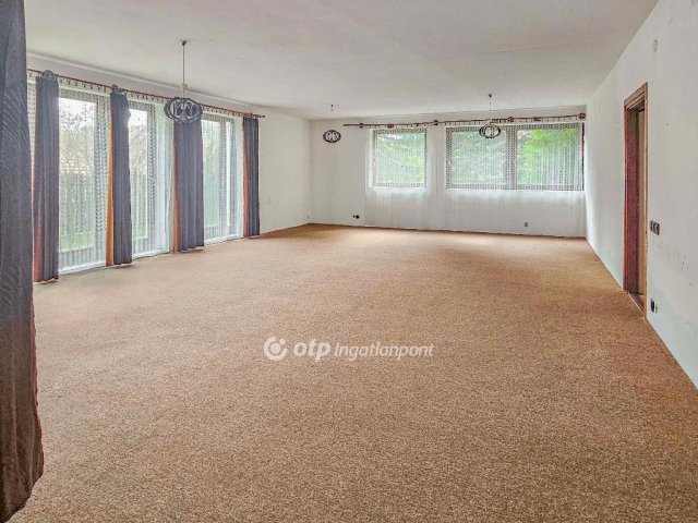 Eladó családi ház, Székesfehérvárott 140 M Ft, 7 szobás