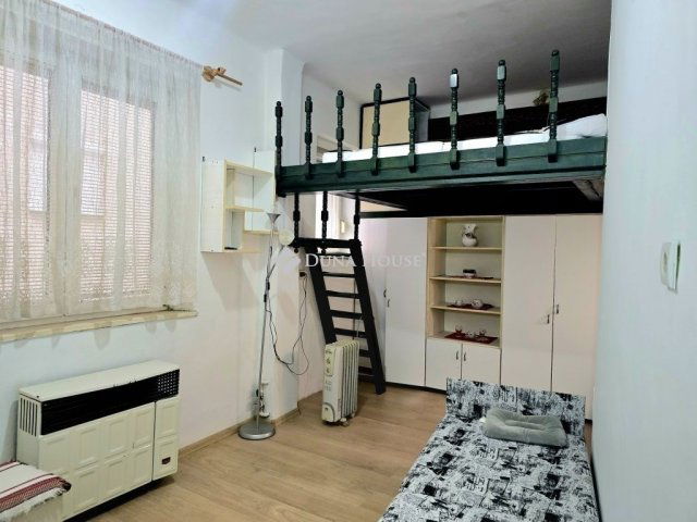 Eladó téglalakás, Pécsett 24.99 M Ft, 1 szobás