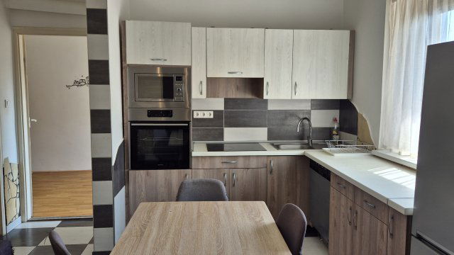 Eladó téglalakás, Sárváron 24 M Ft, 2 szobás