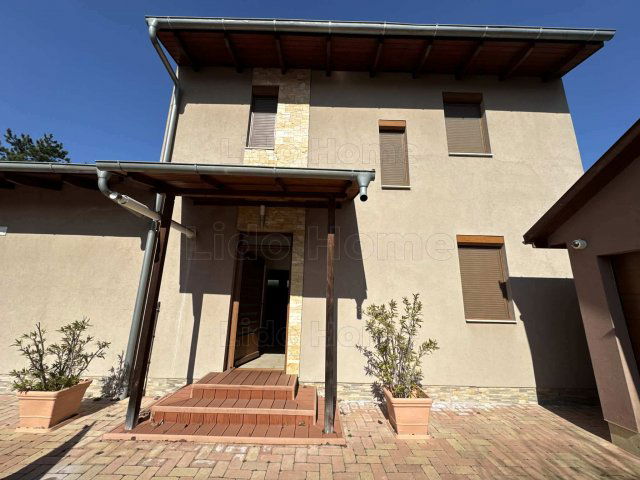 Eladó családi ház, Siófokon 180 M Ft, 5 szobás