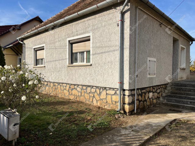 Eladó családi ház, Fertődön 47.5 M Ft, 4 szobás