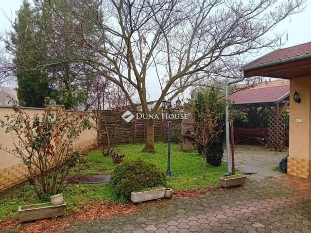 Eladó családi ház, Tóalmáson 85.9 M Ft, 5 szobás