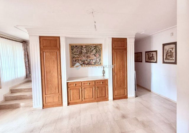 Eladó családi ház, Kaposváron 169.9 M Ft, 7 szobás