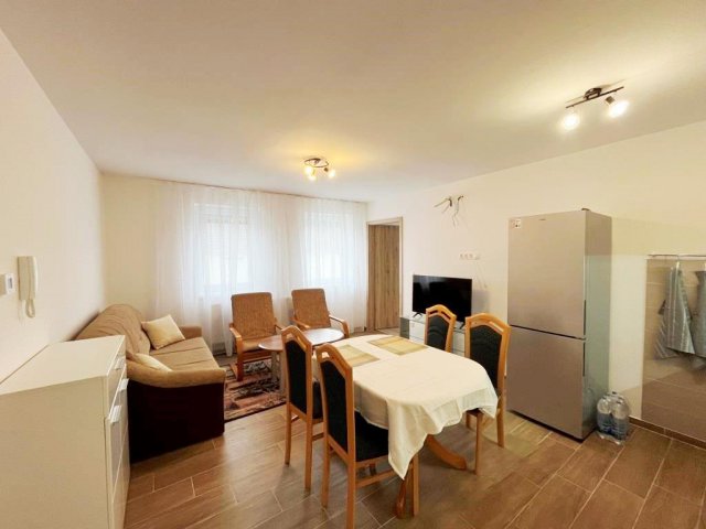 Kiadó téglalakás, albérlet, Pécsett 240 E Ft / hó, 3 szobás