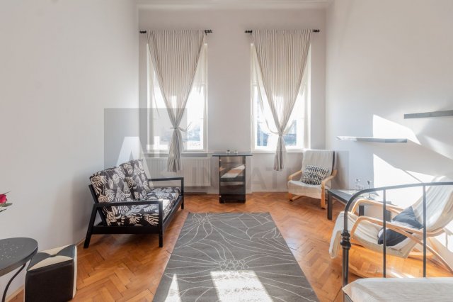 Eladó téglalakás, Szegeden 122 M Ft, 4 szobás