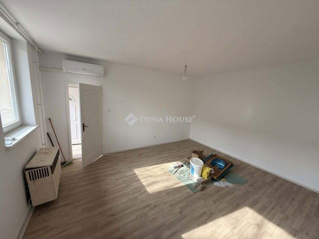 Eladó téglalakás, Mosonmagyaróváron 34.9 M Ft, 3 szobás