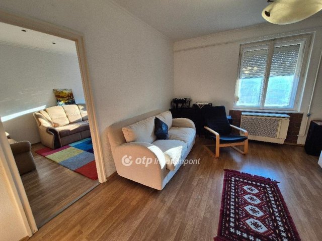 Eladó téglalakás, Szentesen 32 M Ft, 2 szobás